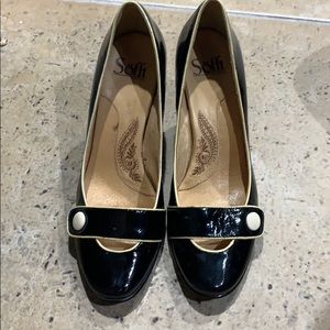 Sofft black pump.